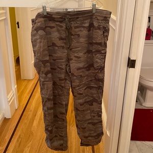 Caslon camo pants